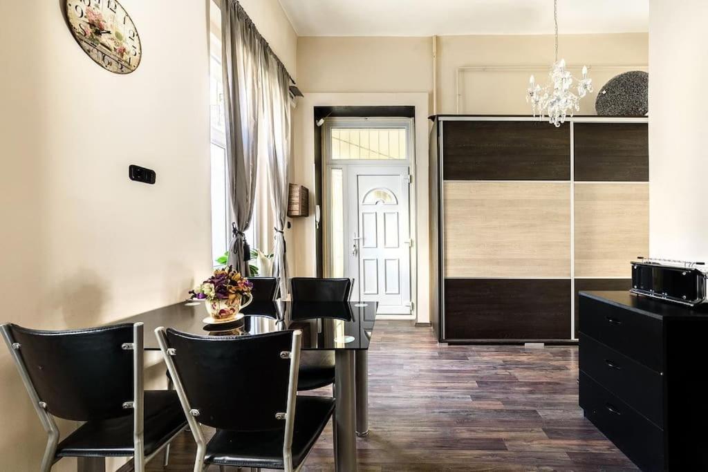 Brill Apartment *